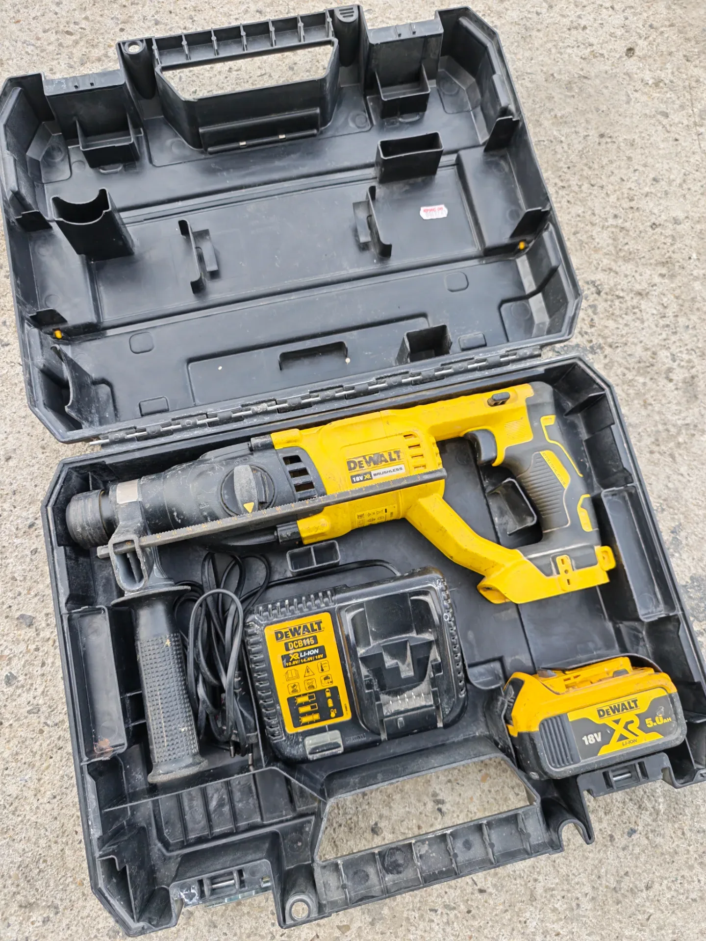 Акумулаторен перфоратор DeWalt DCH133M1 SDS plus-БЕЗ батерия